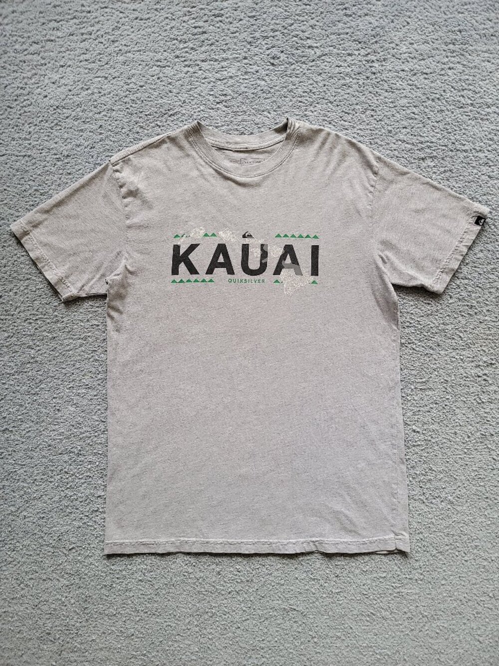 Y2K-style Quicksilver Kauai Graphic T-shirt MENS SIZE M
